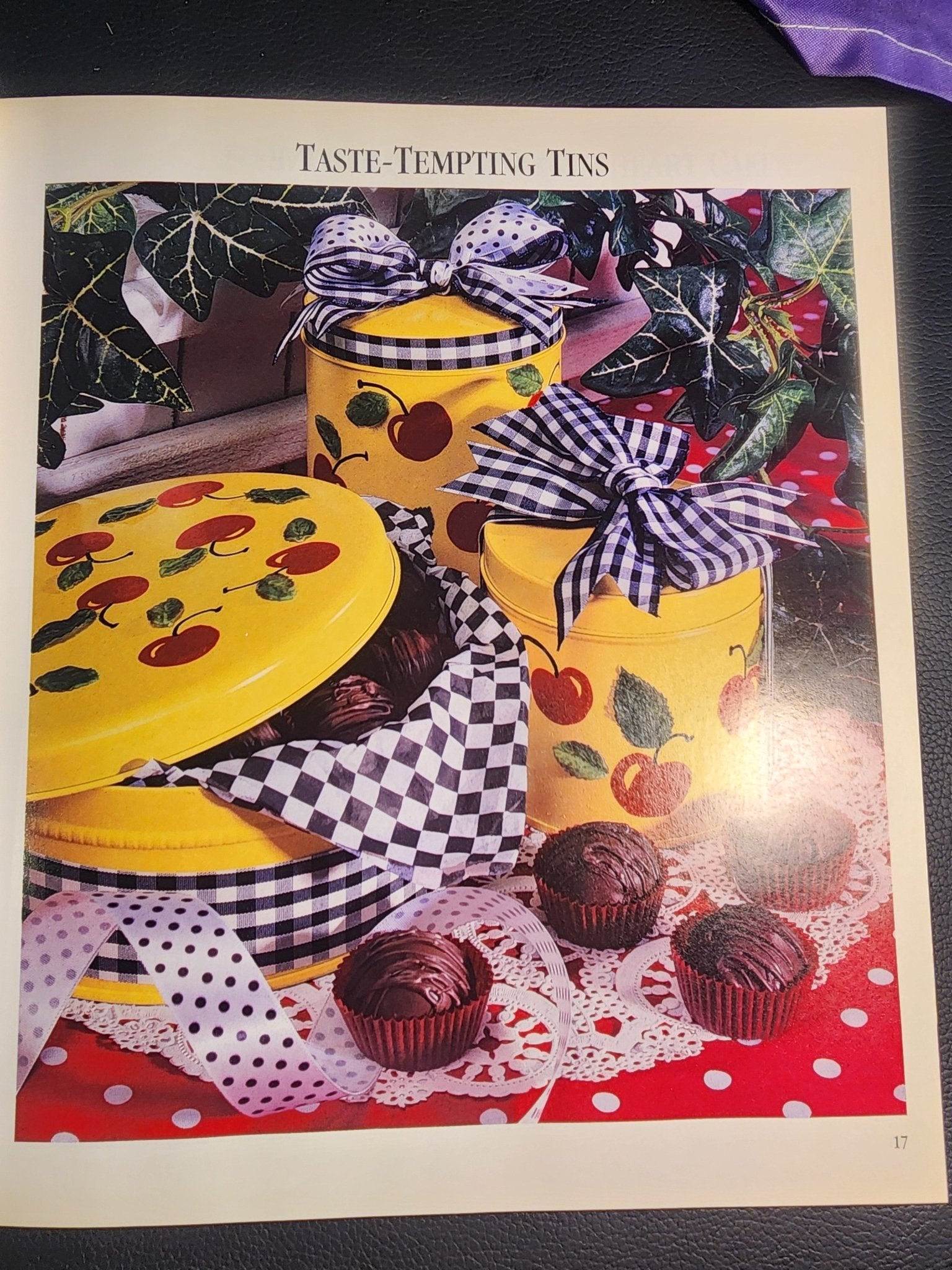 Year of Gifts of Good Taste by Leisure Arts Staff (1998, Hardcover) - I Bought a Yard Sale